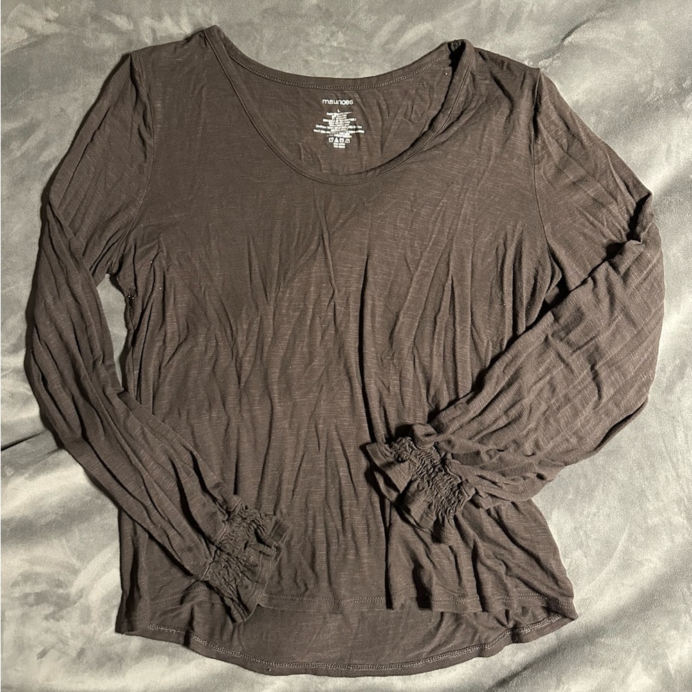 Maurice’s long sleeve blouse with elastic wrist accent